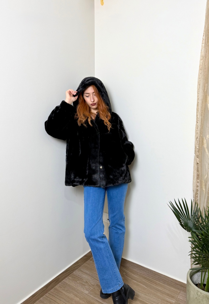 μαύρη γούνα